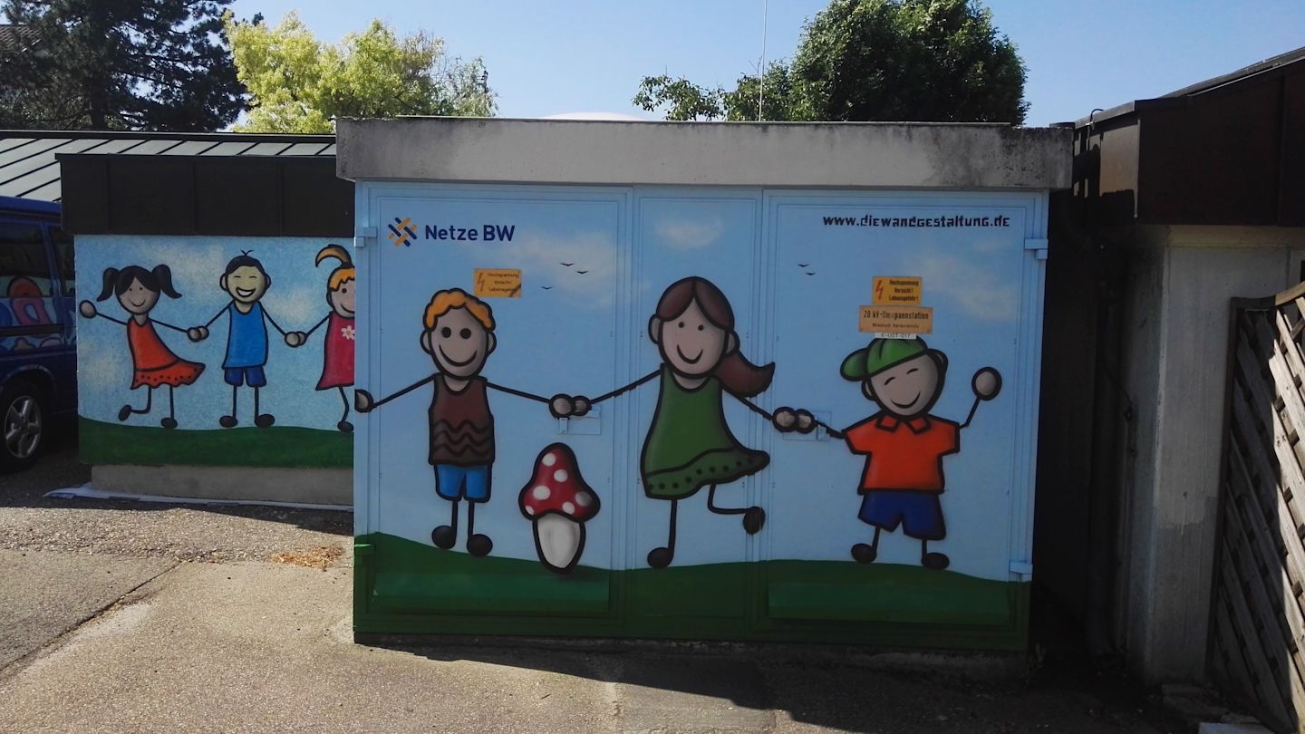 Kinder-Graffiti an einem Trafohäuschen von Netze BW.