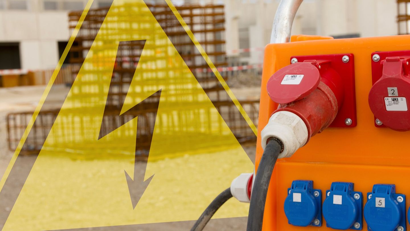 Baustromverteiler auf einer Baustelle.