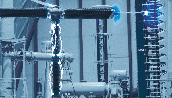 Hochspannungs-Test im Labor.