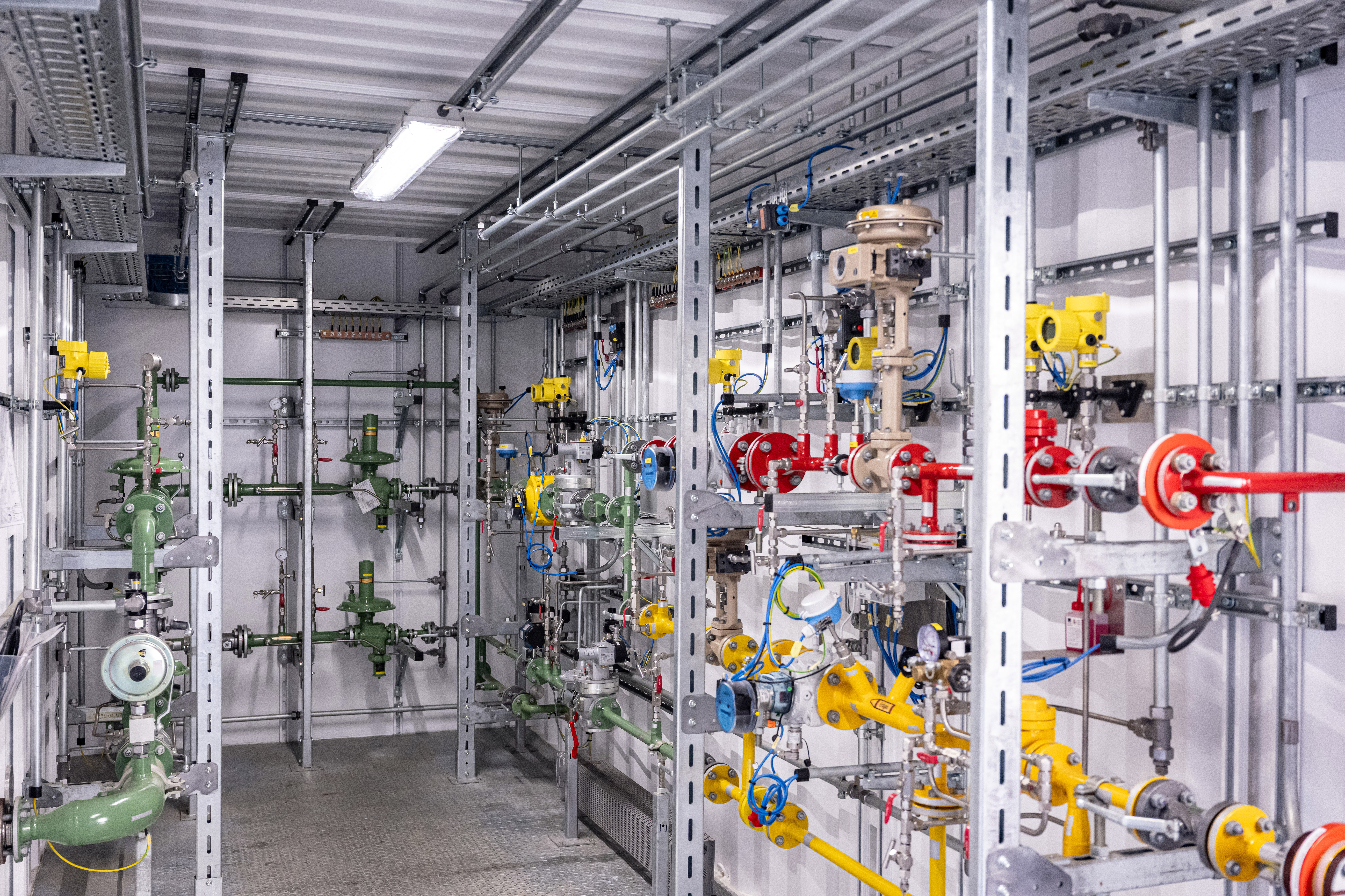 Mischgasanlage: Leitungen für Wasserstoff, Erdgas und Mischgas.