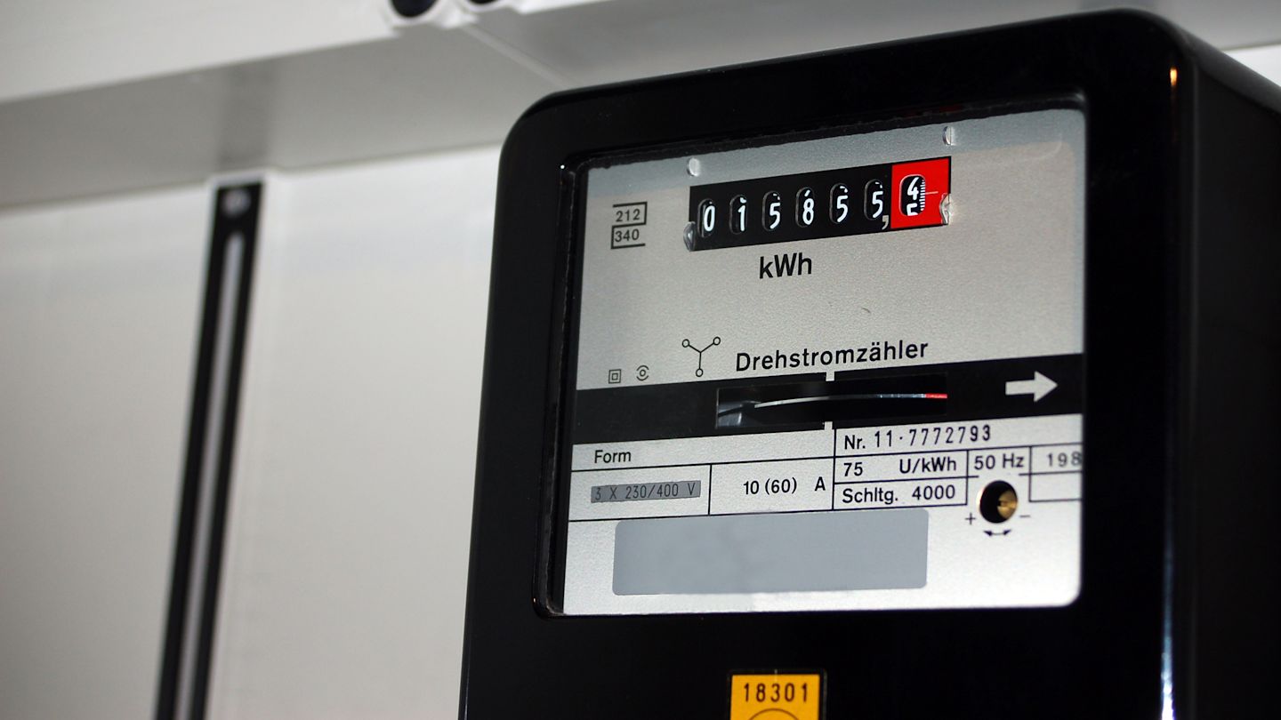 Drehstromzähler mit Verbrauchsanzeige.