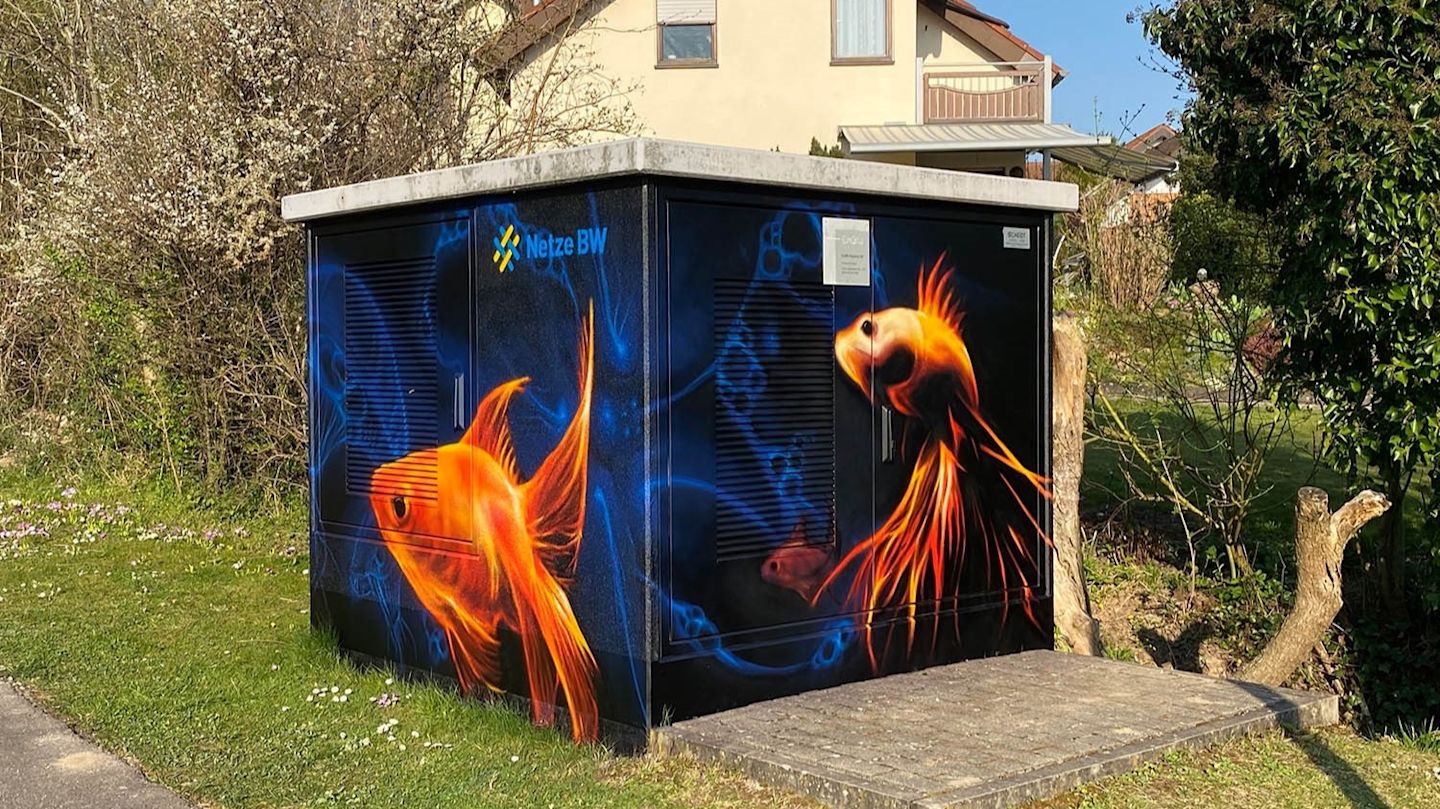 Trafostation Reichenbach: Fisch-Motiv.