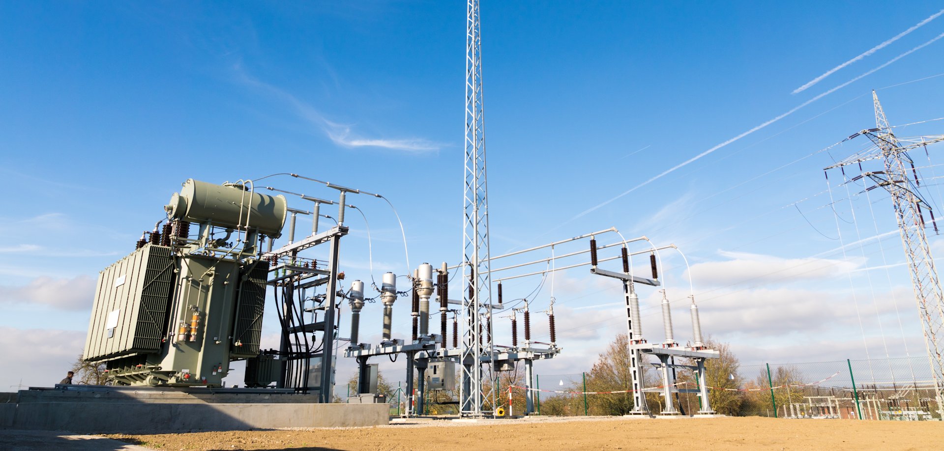 Hochspannungsanlage mit Transformator.