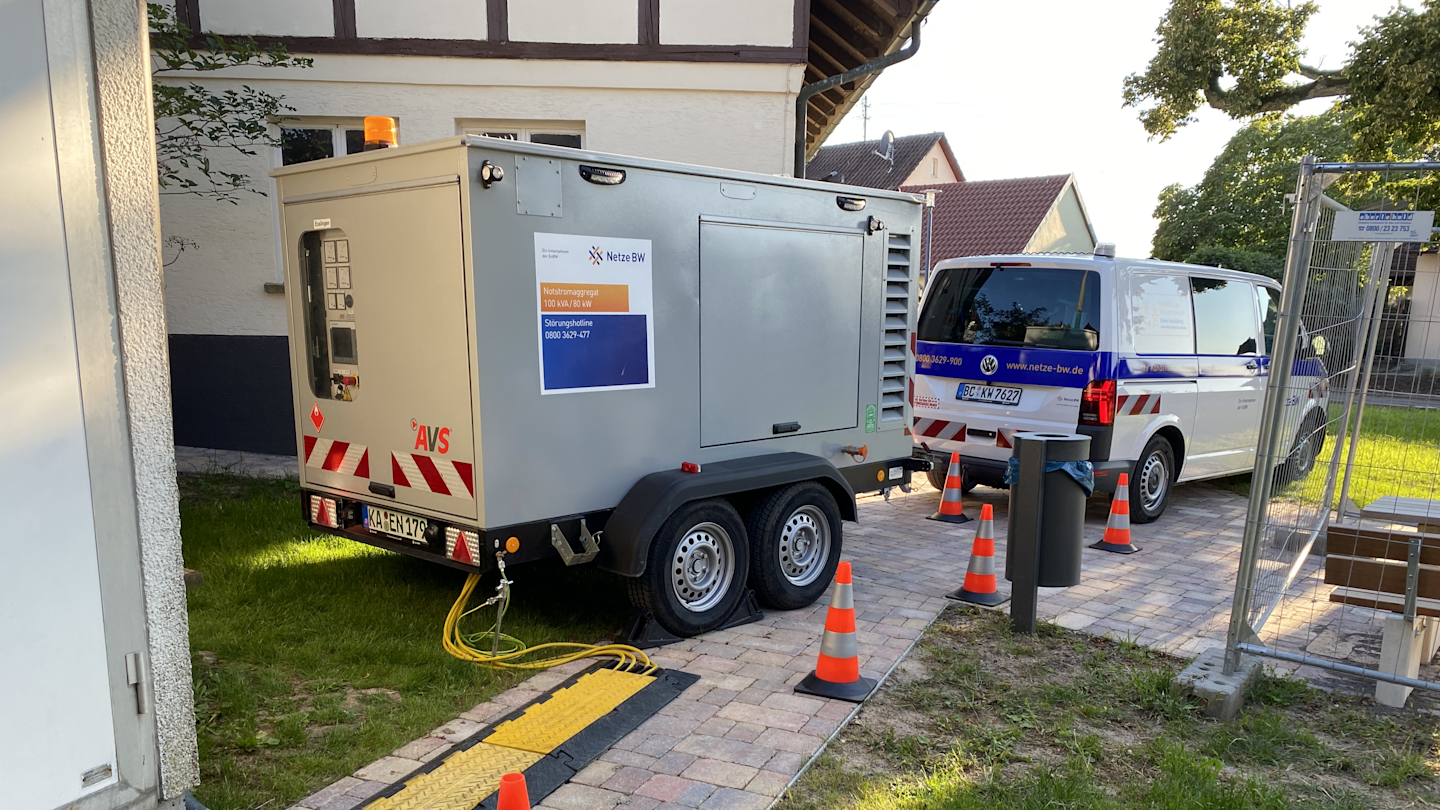 Einsatzfahrzeug der Netze BW GmbH mit Anhänger
