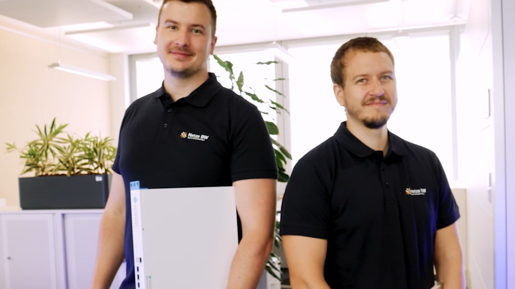 Zwei Netze BW Mitarbeiter.
