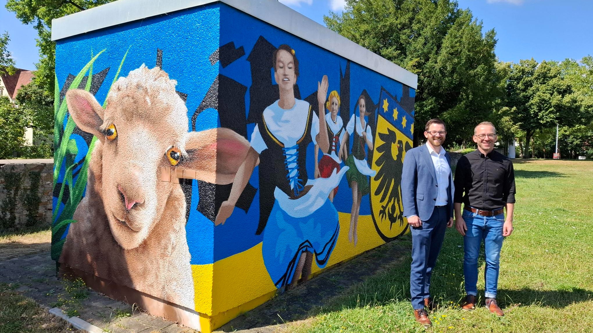 Von links nach rechts: Bürgermeister Jens Hübner (Markgröningen) und Kevin Schlund (Netze BW)